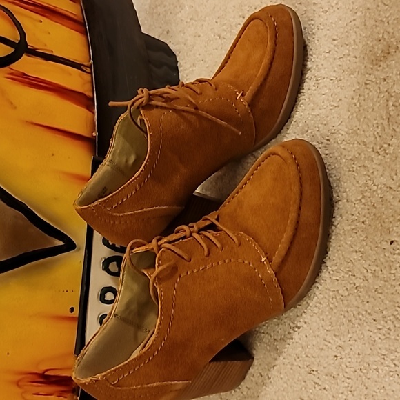 Shoes - Picture 2 of 3